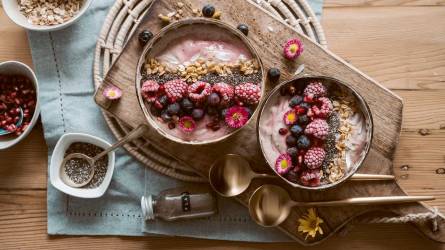 Veganes Frühstück Haferflocken mit Obst