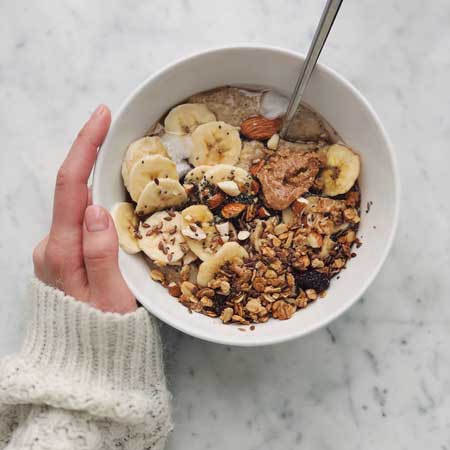 Müsli mit Nüssen und Obst