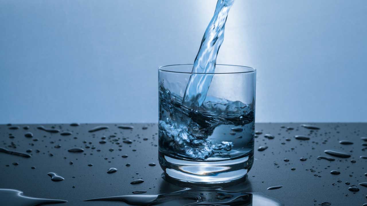 Trinkwasser im Glas